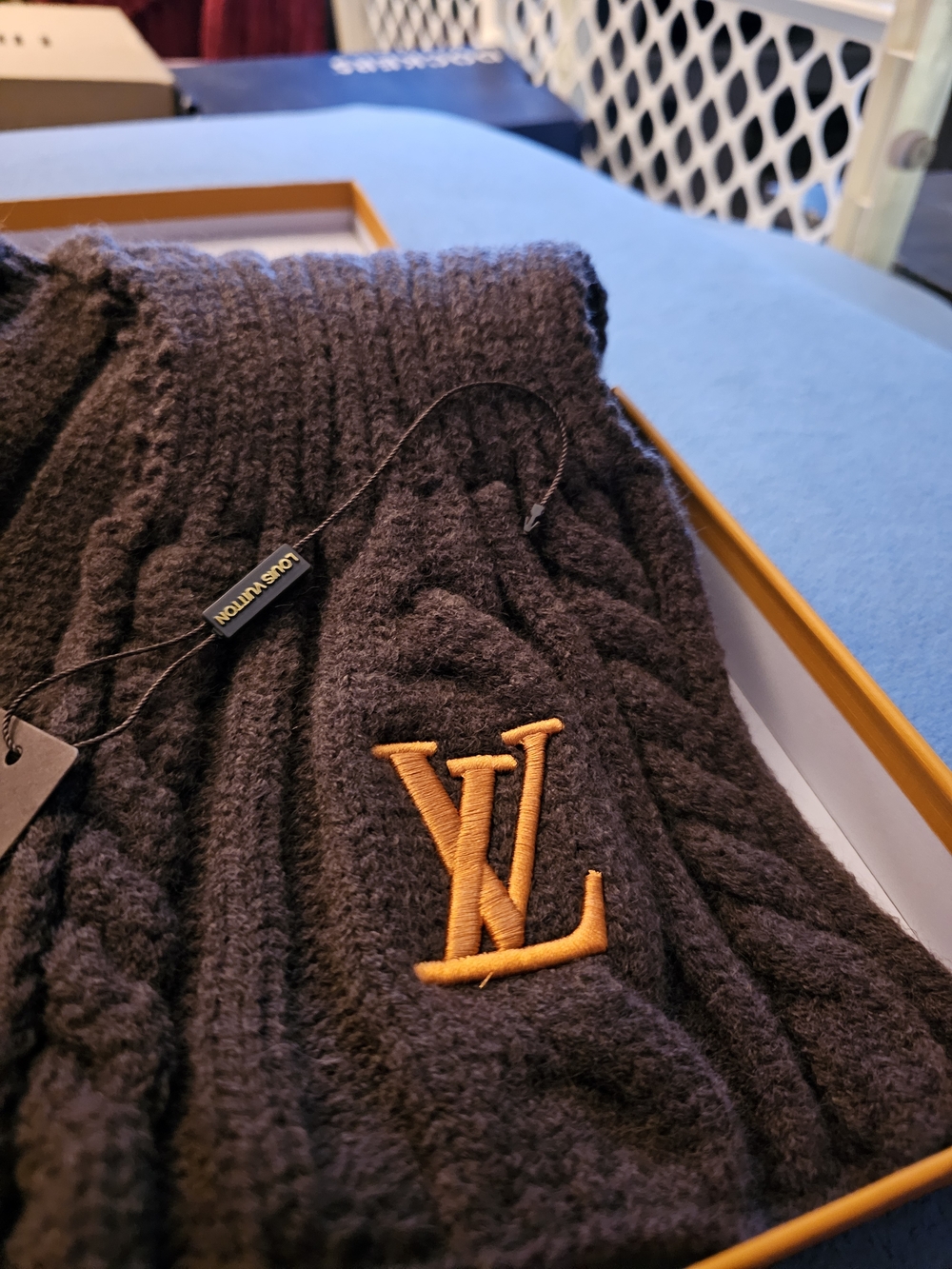 Louis Vuitton Gray "Only Louis Mini Knit Cable Scarf" with Yellow LV Monogram - Picture 3 of 5